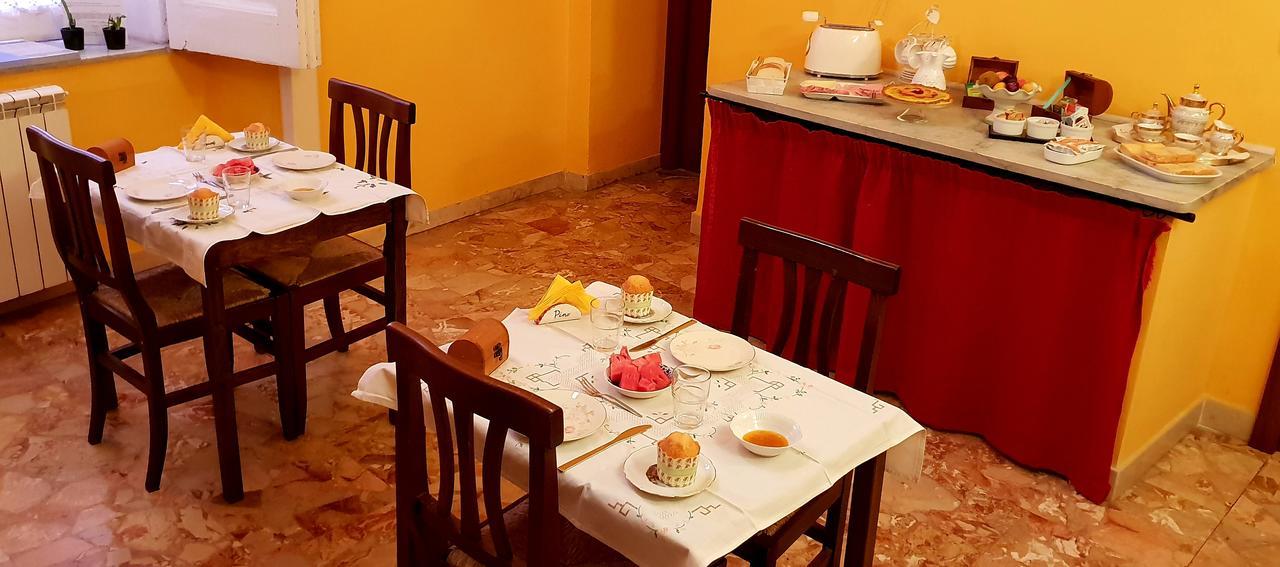 ナポリ ア カーザ ディ マンマ Bed & Breakfast エクステリア 写真