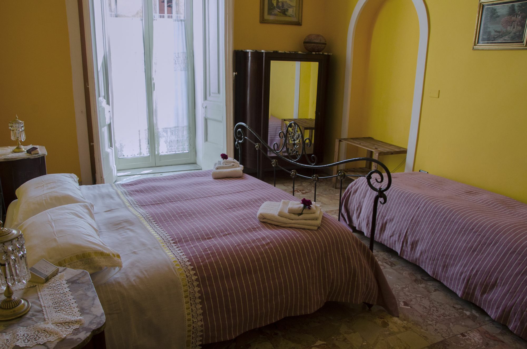 ナポリ ア カーザ ディ マンマ Bed & Breakfast エクステリア 写真